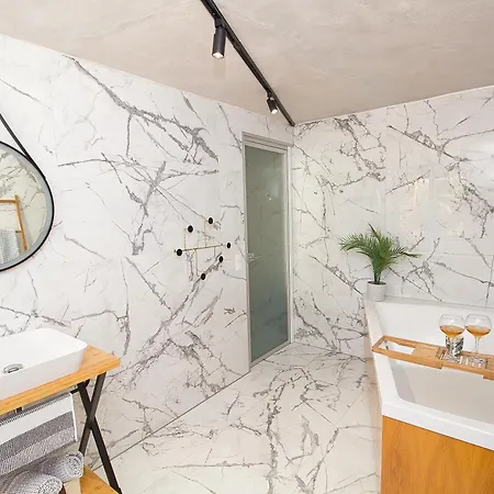 La Perla De & Sauna Experience Tibi