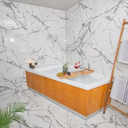 La Perla De & Sauna Experience *