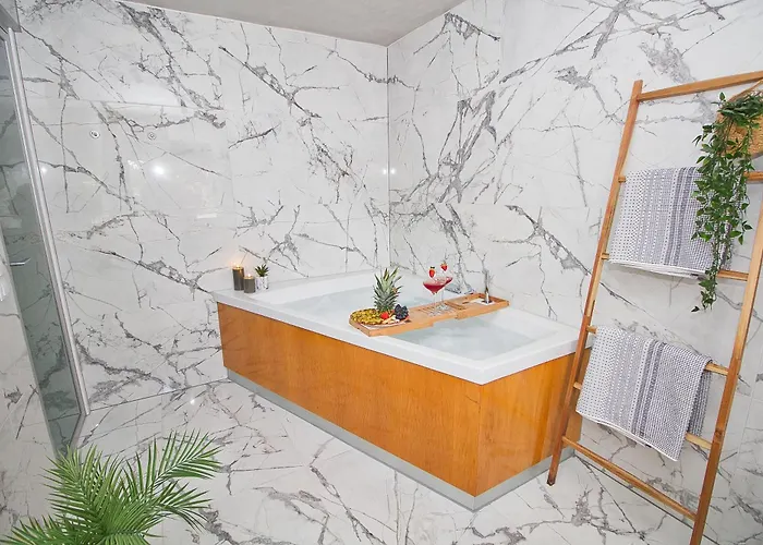 La Perla De & Sauna Experience *