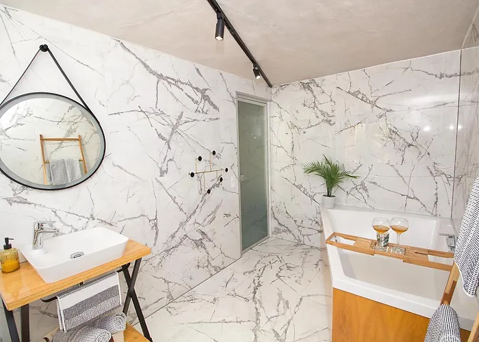 La Perla De & Sauna Experience Tibi